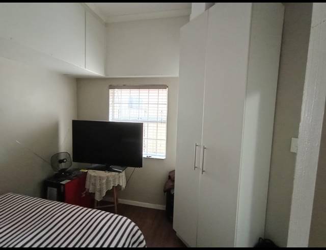 1 BEDROOM APARTMENT TO LET IN RONDEBOSCH VILLAGE